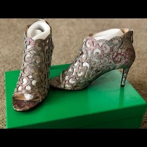 NEW J.Renee HEELS IN BOX